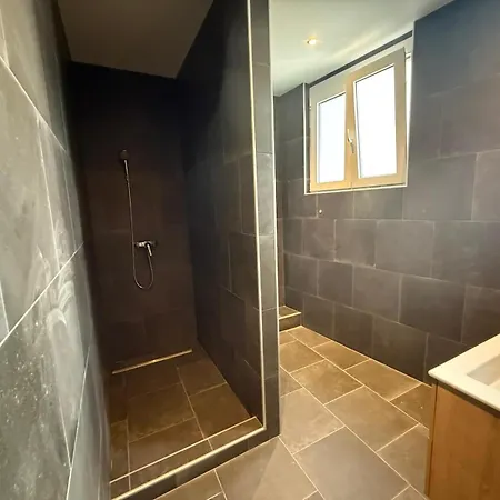 Des Choraux 住宿加早餐酒店 图尔奈